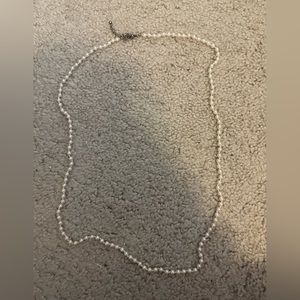 Long (fake) small pearl necklace